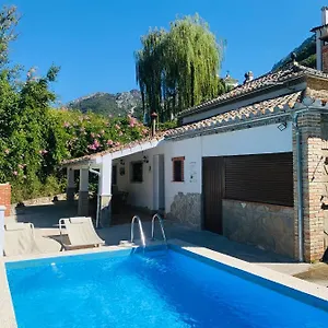 La Fuente De El Nacimiento Casa rural Benamahoma
