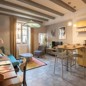 gite-urbain-au-2bis.hotels-rhonealpes.com/