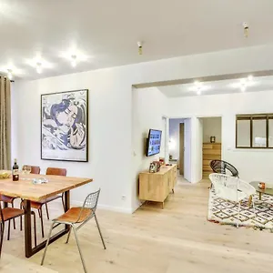 & Stylish Renovated Parisian / 6-8 Guests Paris